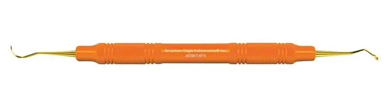 Amerikanischer Eagle XP Scaler N1 mit goldener Spitze und orangefarbenem Griff.