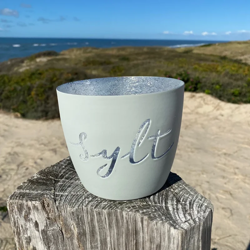 Windlicht im exklusiven Sylt Design Schriftzug Weiß Mittel