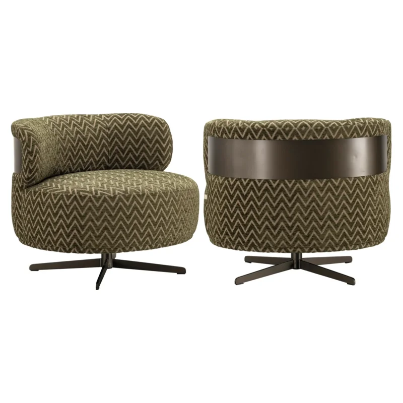Lounge Stuhl Lauren moss chevron mit Drehfuß, Gesamtansicht von zwei Stühlen mit graugrünem Chevronmuster und Metallakzent.